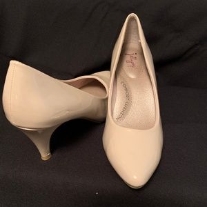 Jellypop taupe patent pumps